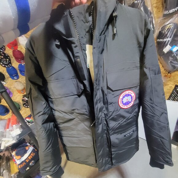 canada goose expedition winter down jacket in large - Picture 1 of 7